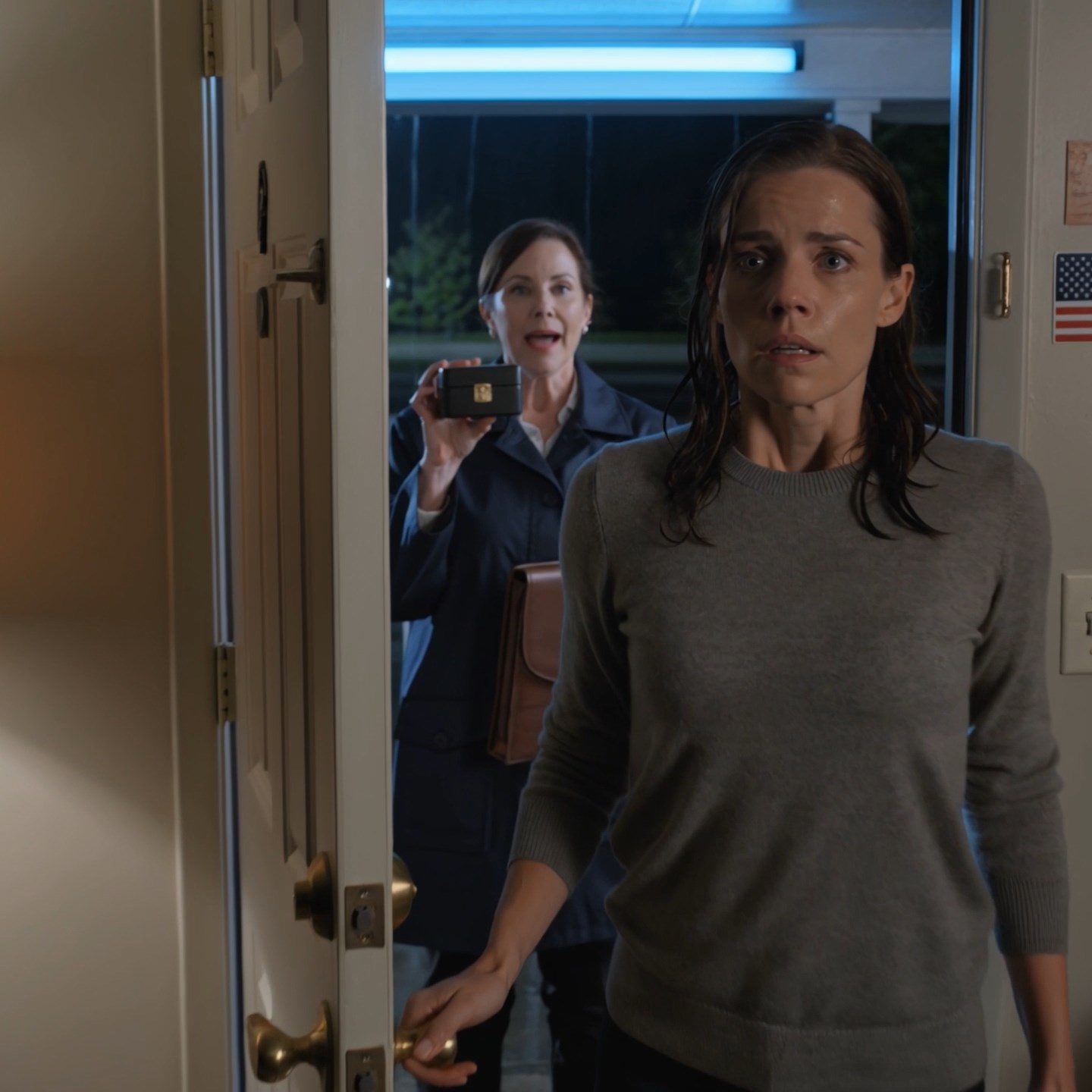 Every job Claire almost got disappeared before payday—and every time, her father sent the same quiet text: Come home. Apologize. Maybe I’ll stop. Then a woman in a navy coat knocked on her motel door with a lockbox her grandmother had hidden for ten years.